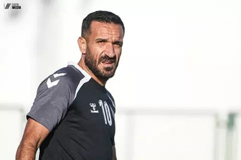 الذهب لا يصدأ.. معلول يواصل تقديم هداياه مع الصفاقسي